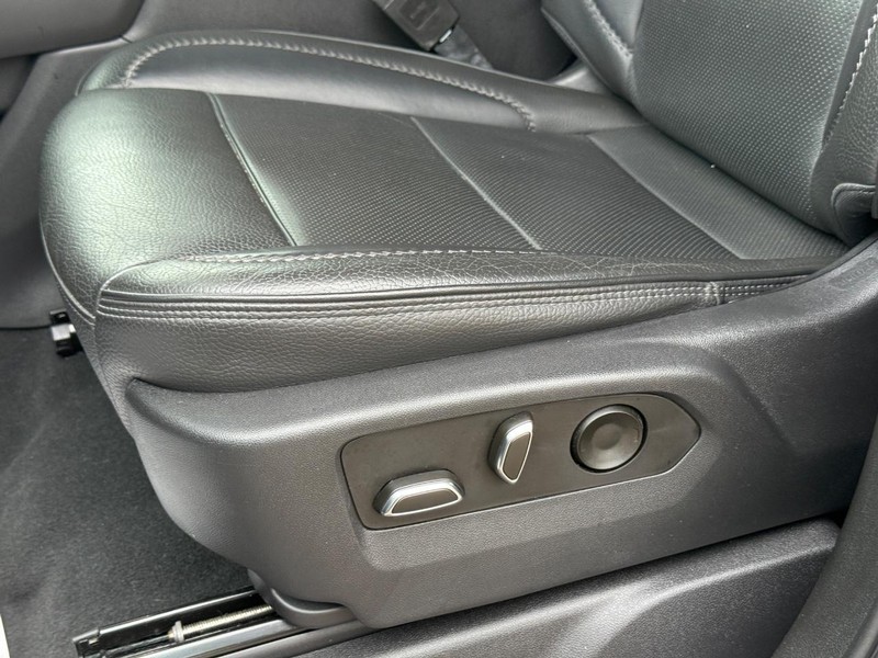 GMC Sierra 1500 Vehicle Full-screen Gallery Image 23