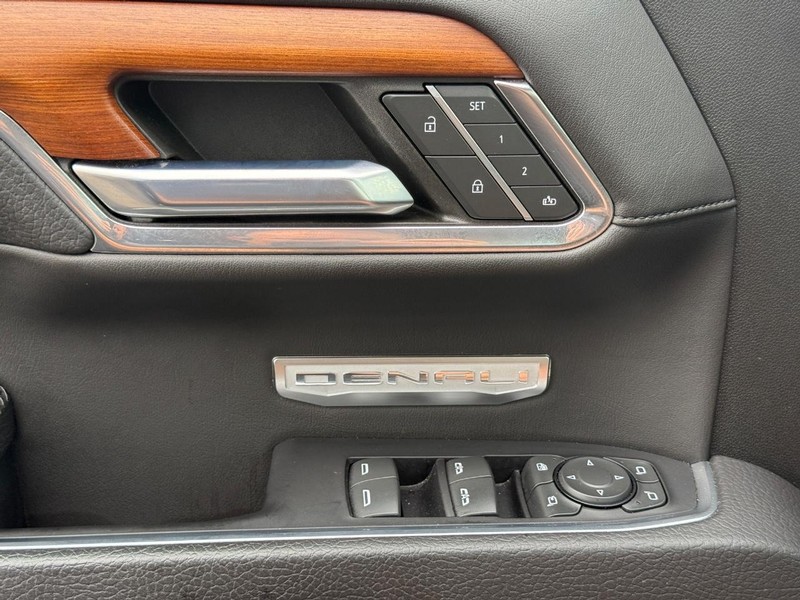 GMC Sierra 1500 Vehicle Full-screen Gallery Image 24