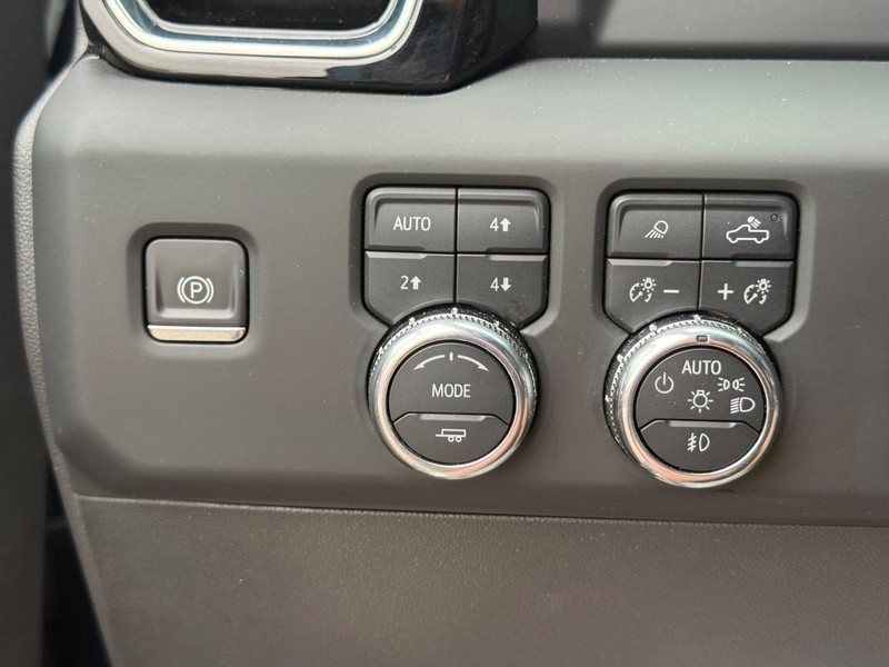 GMC Sierra 1500 Vehicle Full-screen Gallery Image 25