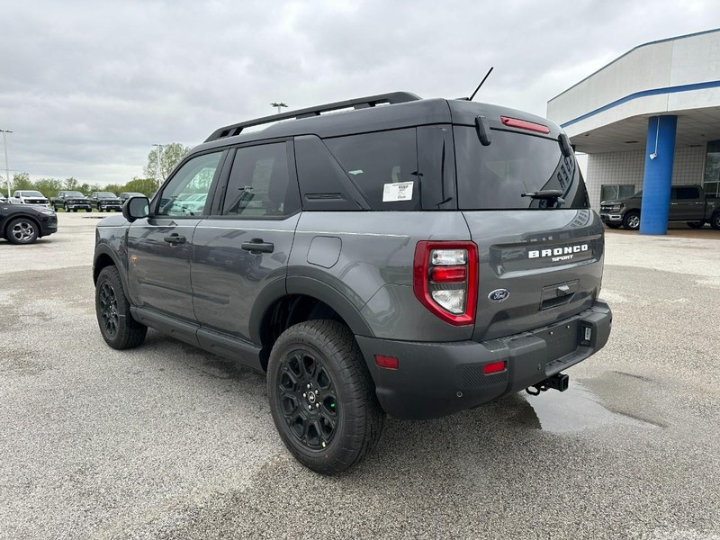 Ford Bronco Sport Vehicle Full-screen Gallery Image 3