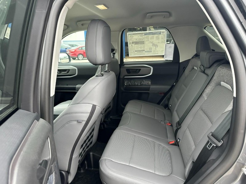 Ford Bronco Sport Vehicle Full-screen Gallery Image 4