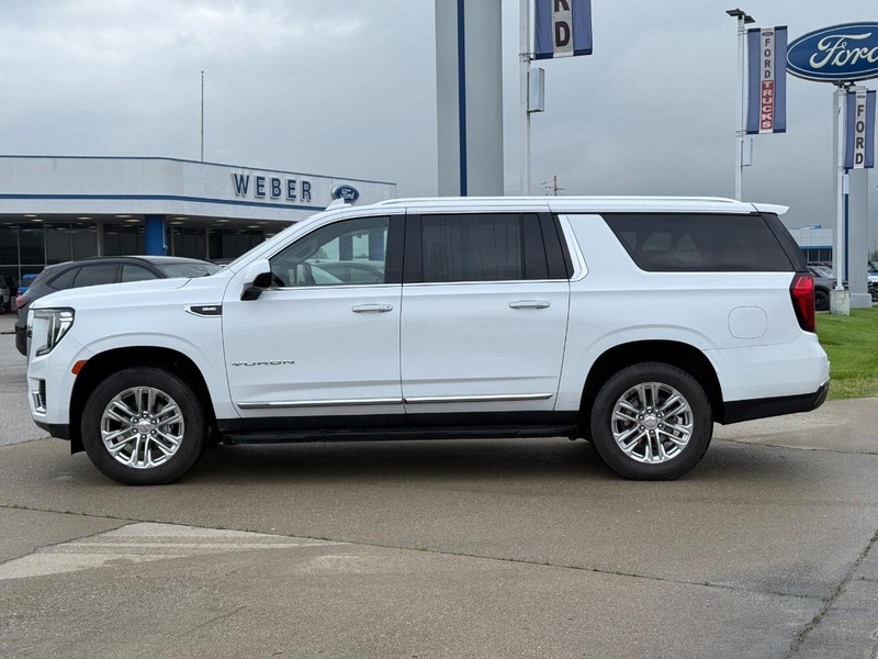 GMC Yukon XL Vehicle Full-screen Gallery Image 2