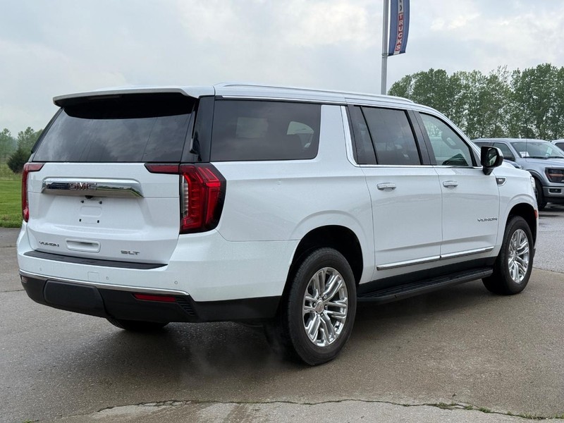 GMC Yukon XL Vehicle Full-screen Gallery Image 5