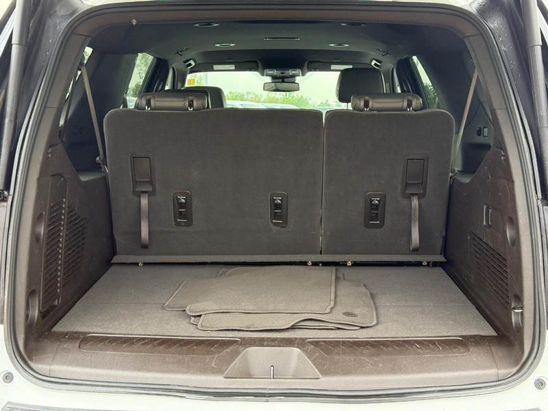 GMC Yukon XL Vehicle Full-screen Gallery Image 6