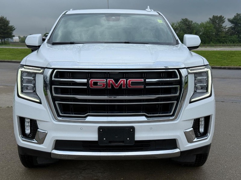 GMC Yukon XL Vehicle Full-screen Gallery Image 9