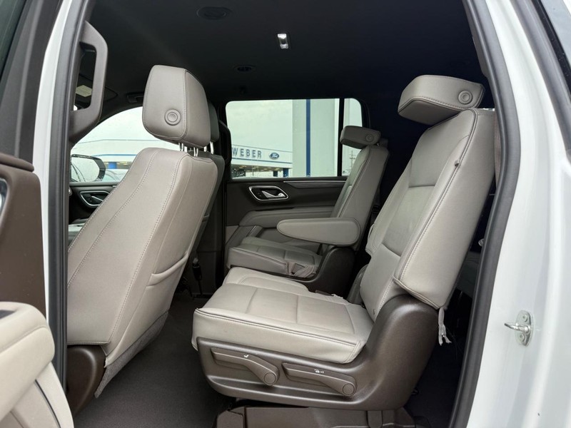 GMC Yukon XL Vehicle Full-screen Gallery Image 11
