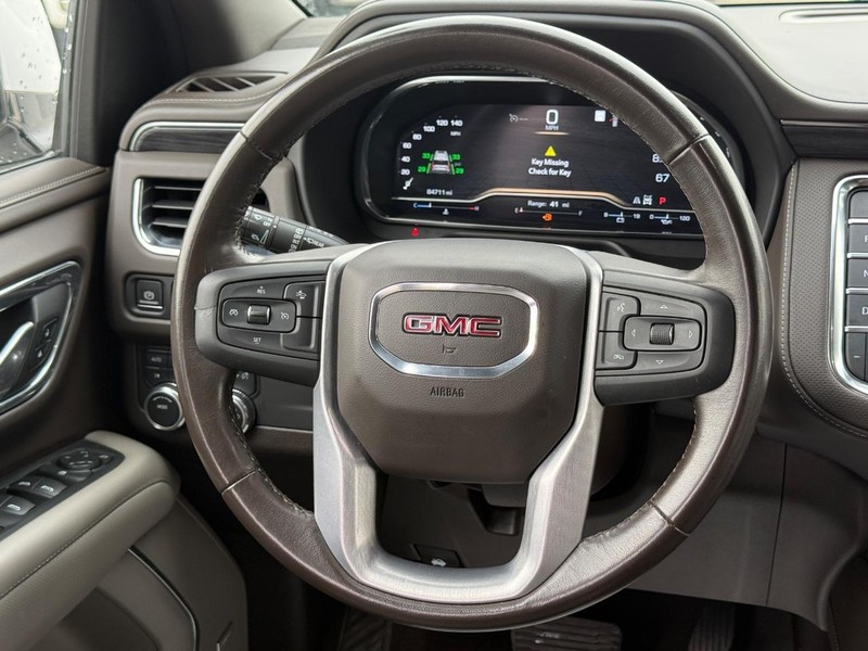 GMC Yukon XL Vehicle Full-screen Gallery Image 13