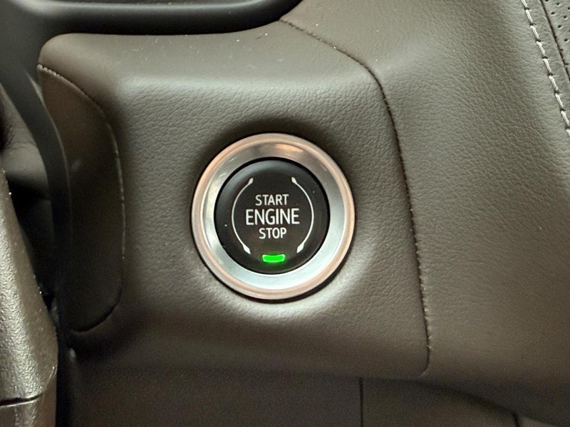 GMC Yukon XL Vehicle Full-screen Gallery Image 16