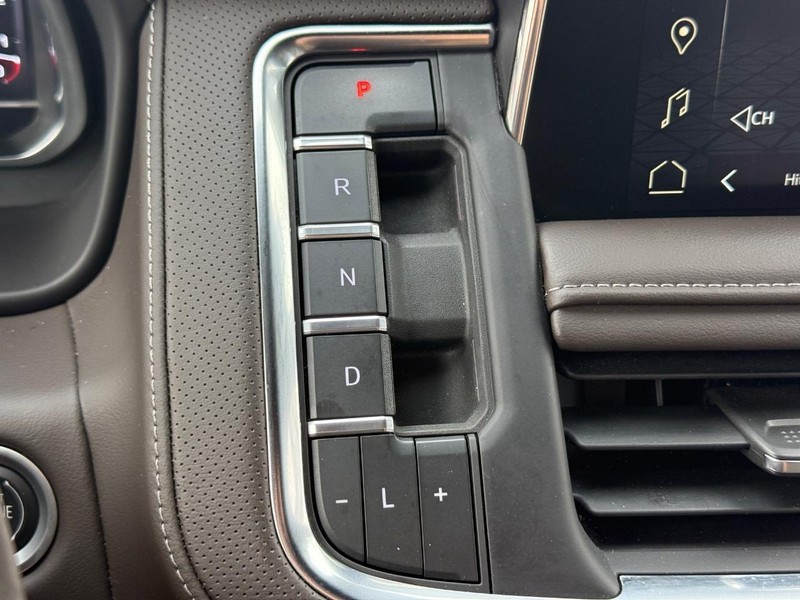 GMC Yukon XL Vehicle Full-screen Gallery Image 17