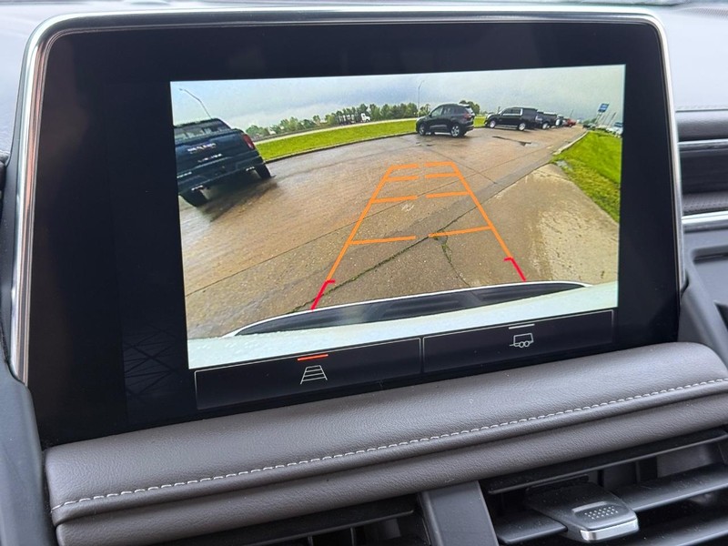 GMC Yukon XL Vehicle Full-screen Gallery Image 19