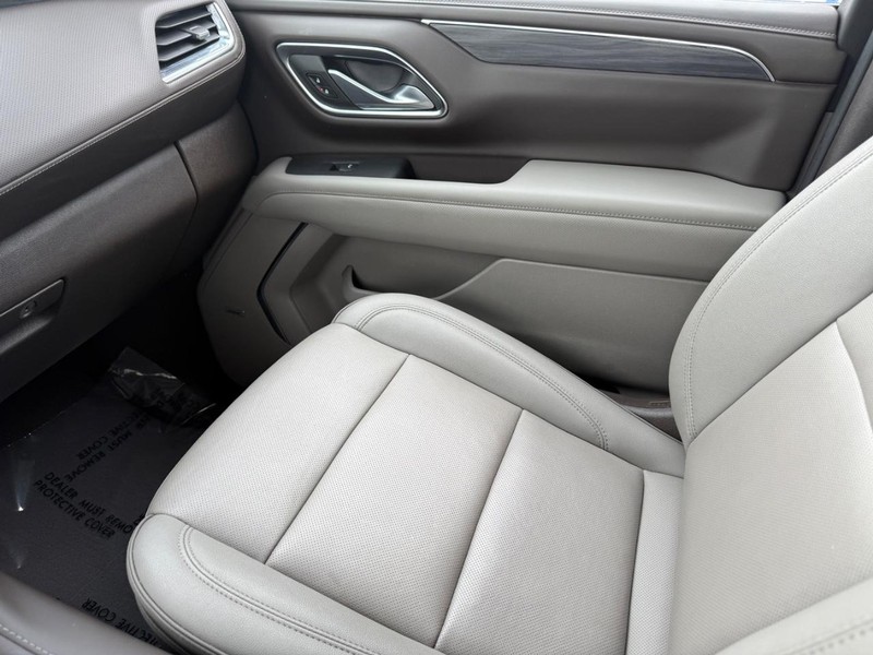 GMC Yukon XL Vehicle Full-screen Gallery Image 21