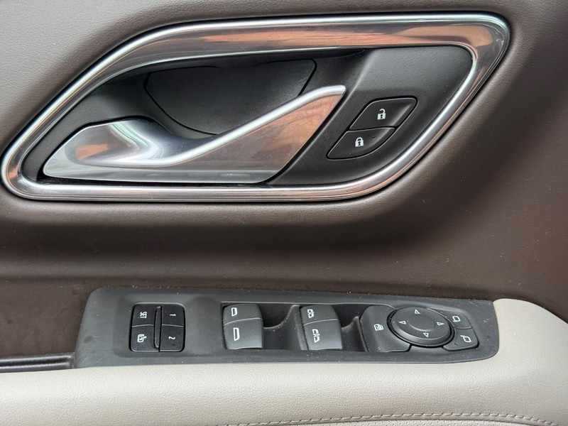 GMC Yukon XL Vehicle Full-screen Gallery Image 24