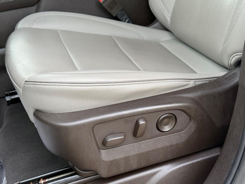 GMC Yukon XL Vehicle Full-screen Gallery Image 26