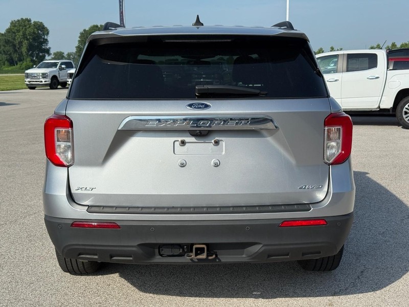 Ford Explorer Vehicle Full-screen Gallery Image 4