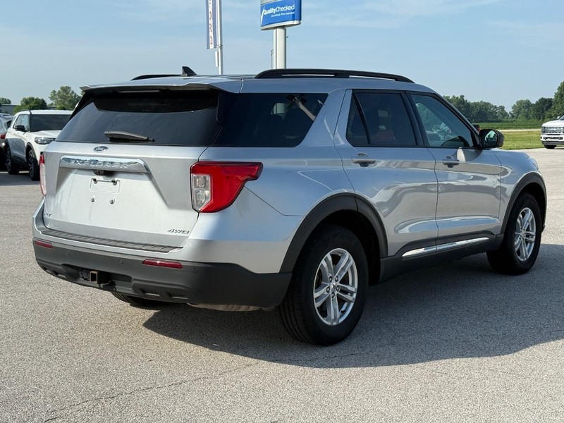 Ford Explorer Vehicle Full-screen Gallery Image 5