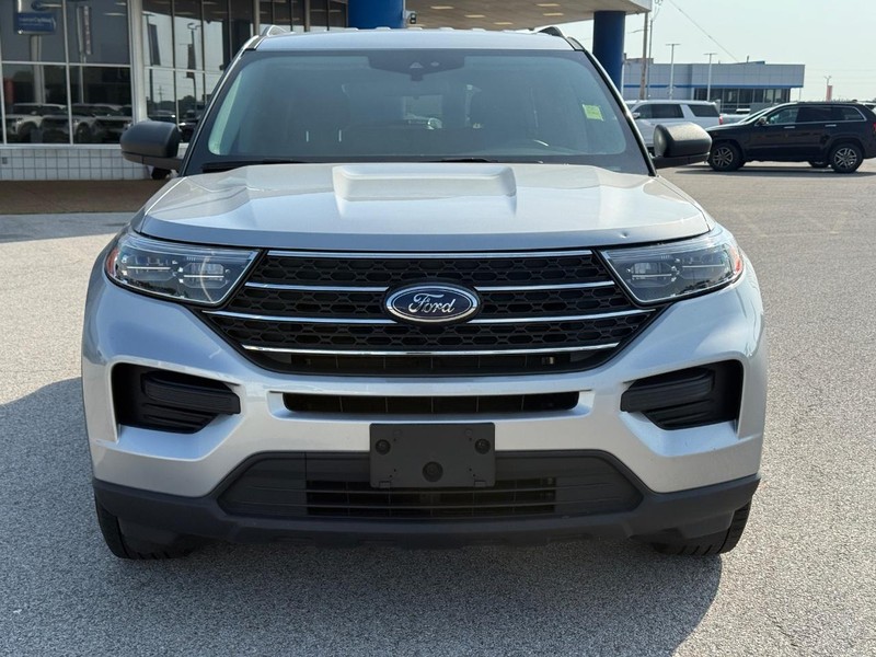 Ford Explorer Vehicle Full-screen Gallery Image 9
