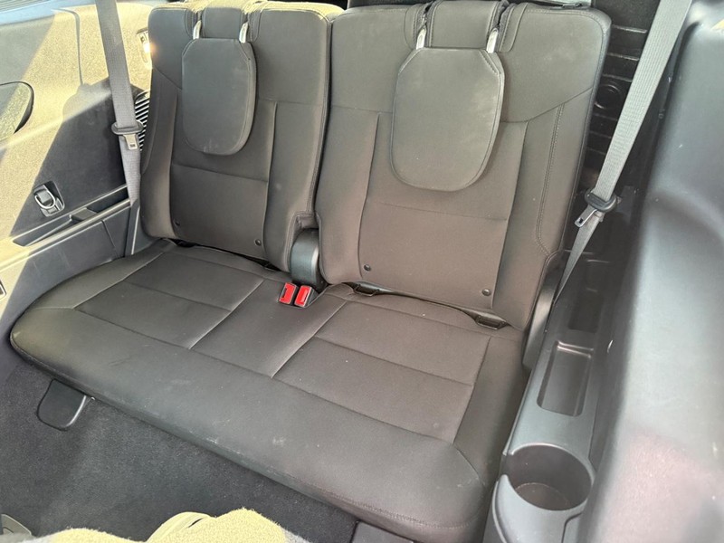 Ford Explorer Vehicle Full-screen Gallery Image 10