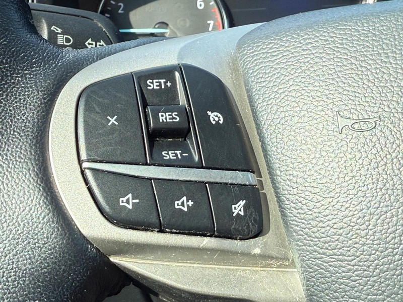 Ford Explorer Vehicle Full-screen Gallery Image 14