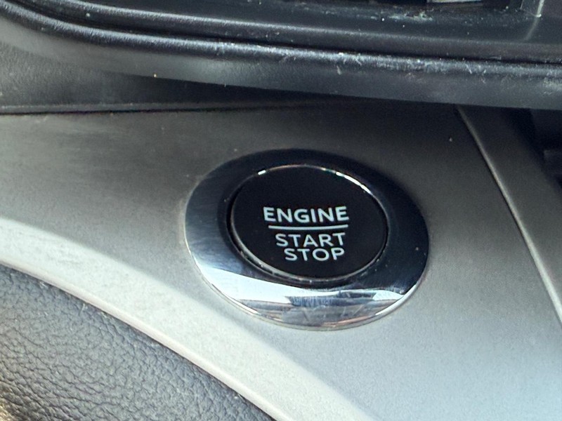 Ford Explorer Vehicle Full-screen Gallery Image 16