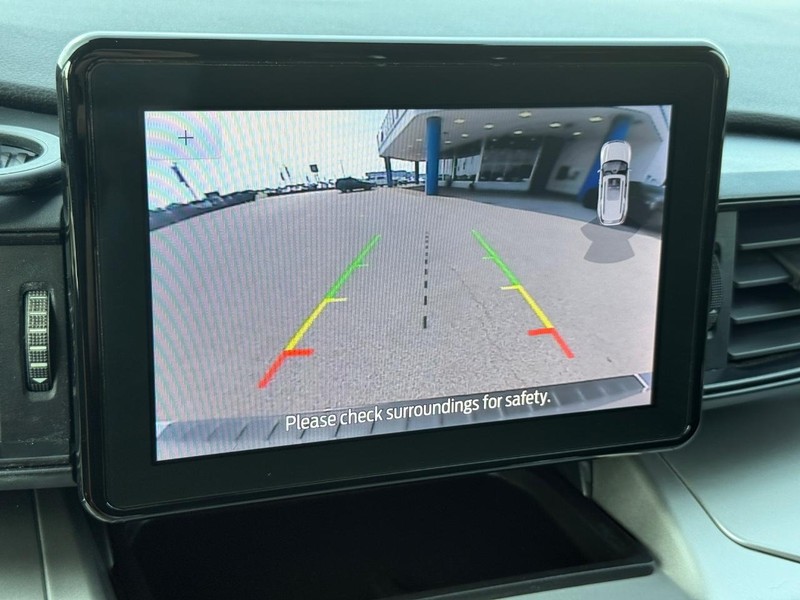 Ford Explorer Vehicle Full-screen Gallery Image 18