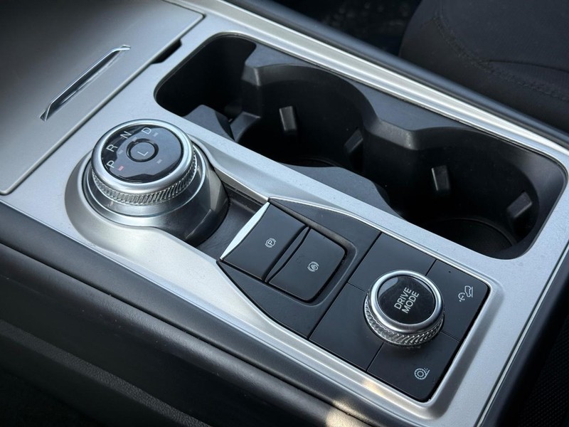 Ford Explorer Vehicle Full-screen Gallery Image 20