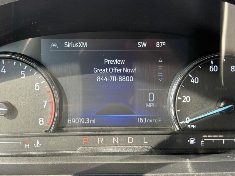 Ford Explorer Vehicle Full-screen Gallery Image 22