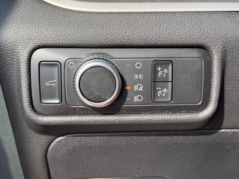 Ford Explorer Vehicle Full-screen Gallery Image 23