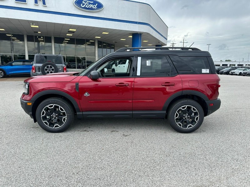 Ford Bronco Sport Vehicle Full-screen Gallery Image 2