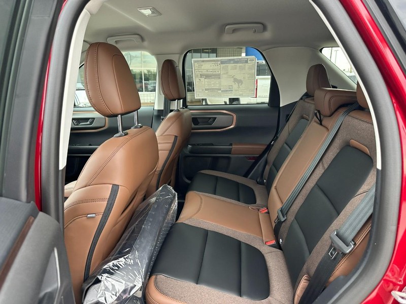 Ford Bronco Sport Vehicle Full-screen Gallery Image 4