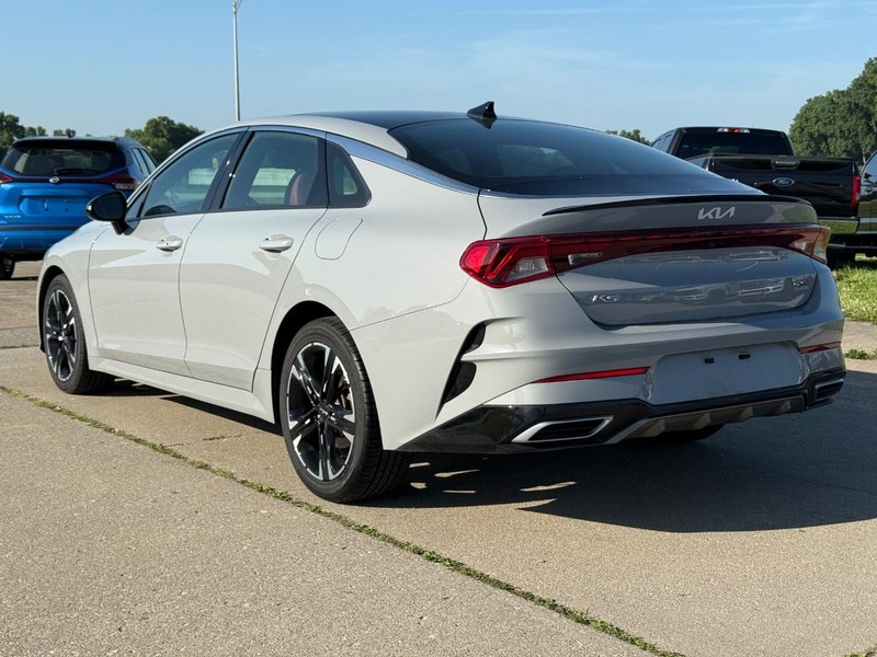 Kia K5 Vehicle Full-screen Gallery Image 3