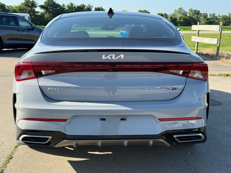 Kia K5 Vehicle Full-screen Gallery Image 4