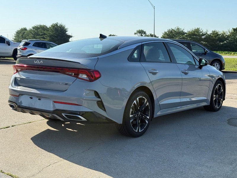 Kia K5 Vehicle Full-screen Gallery Image 5