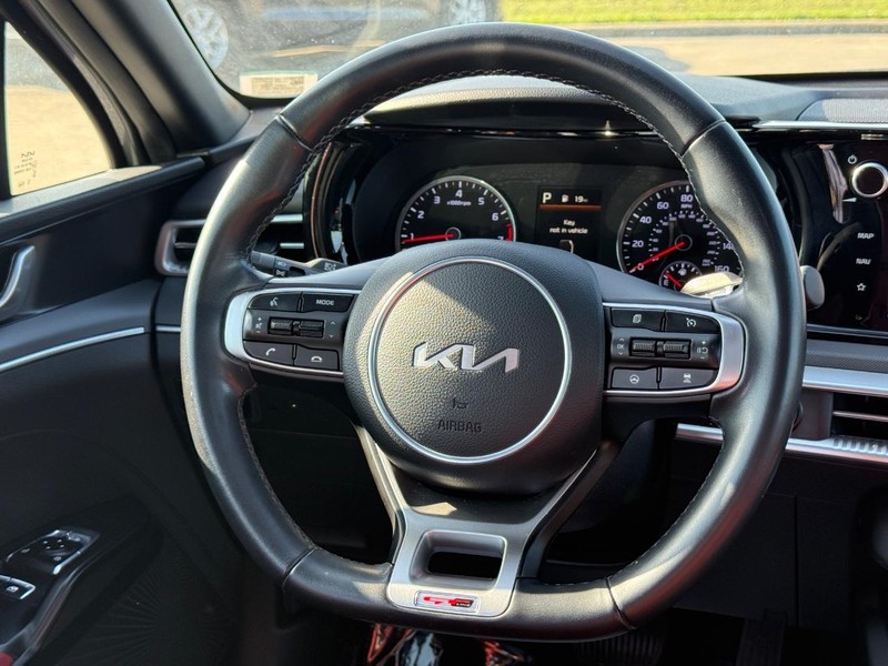 Kia K5 Vehicle Full-screen Gallery Image 13