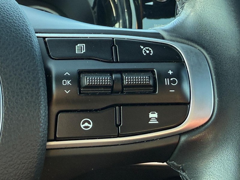 Kia K5 Vehicle Full-screen Gallery Image 15