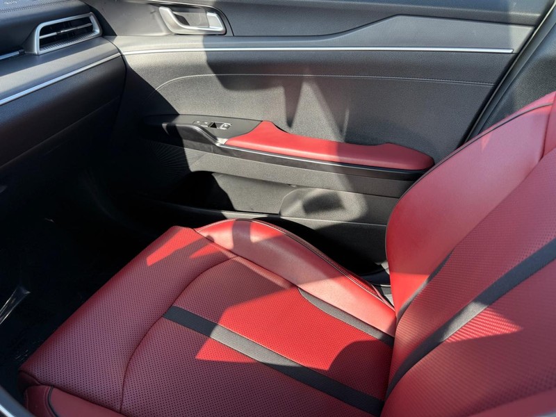 Kia K5 Vehicle Full-screen Gallery Image 22