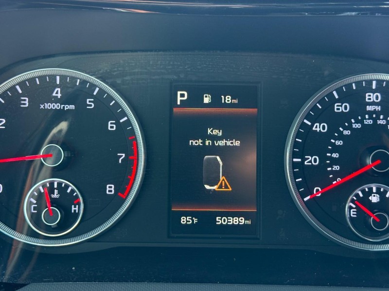 Kia K5 Vehicle Full-screen Gallery Image 23
