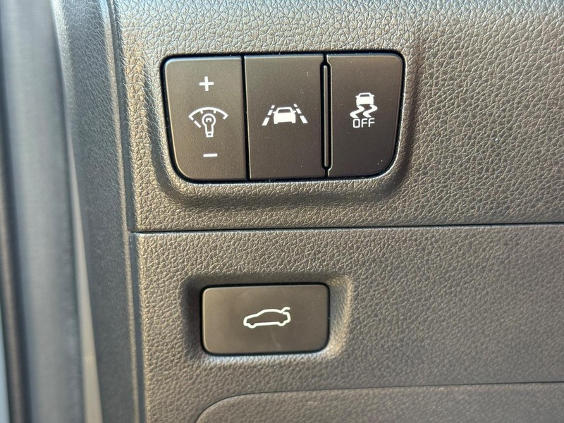 Kia K5 Vehicle Full-screen Gallery Image 24
