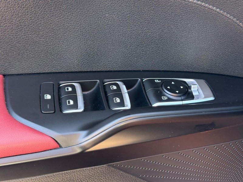 Kia K5 Vehicle Full-screen Gallery Image 25
