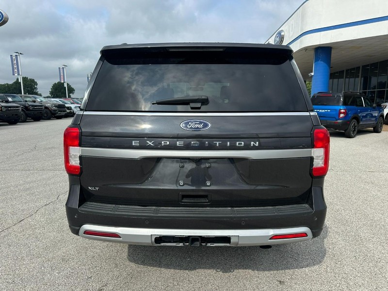 Ford Expedition Vehicle Full-screen Gallery Image 4