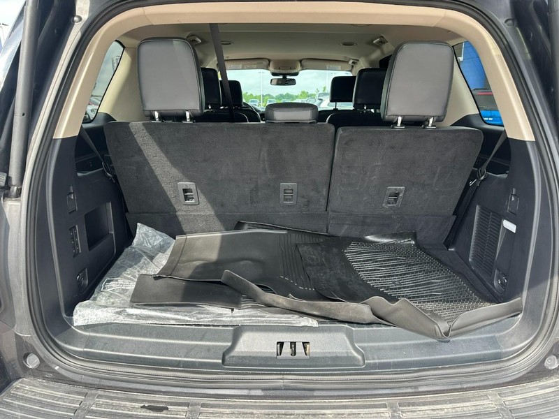 Ford Expedition Vehicle Full-screen Gallery Image 5