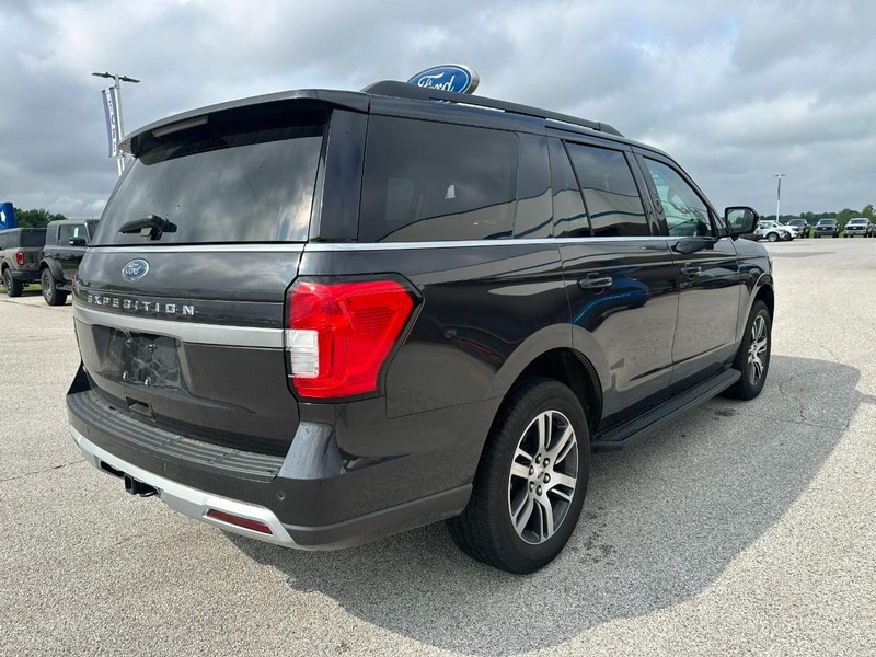 Ford Expedition Vehicle Full-screen Gallery Image 7