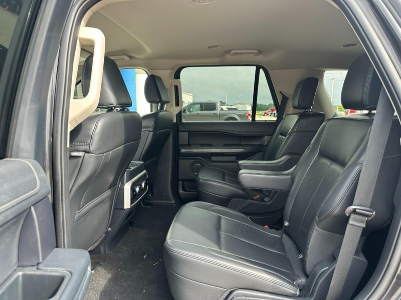 Ford Expedition Vehicle Full-screen Gallery Image 10