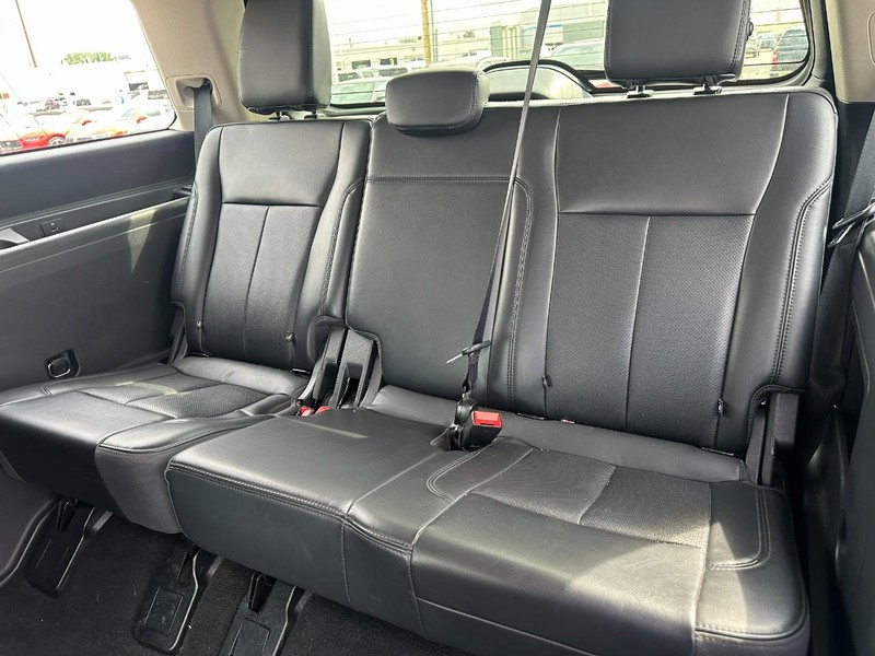 Ford Expedition Vehicle Full-screen Gallery Image 11