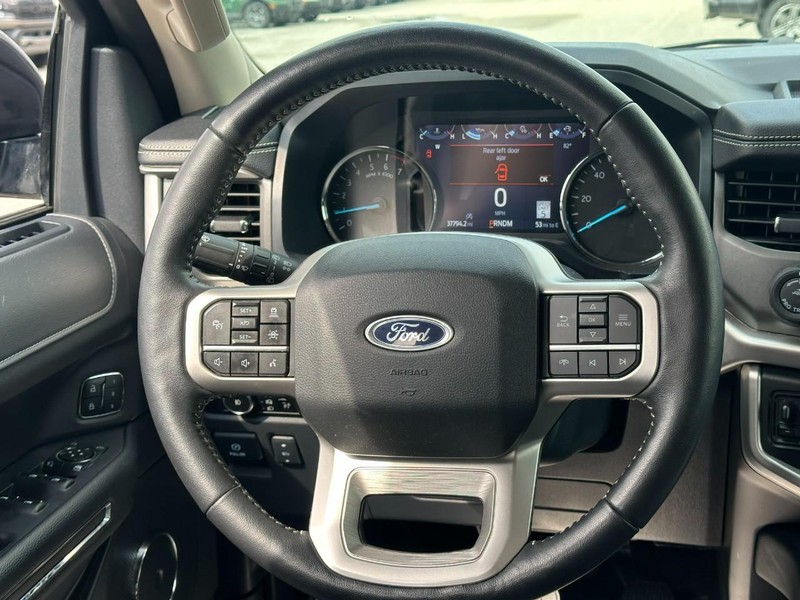 Ford Expedition Vehicle Full-screen Gallery Image 14