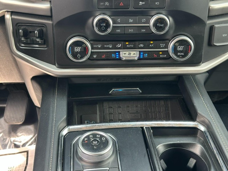 Ford Expedition Vehicle Full-screen Gallery Image 16