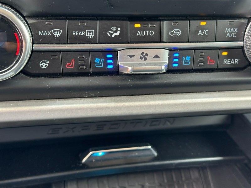 Ford Expedition Vehicle Full-screen Gallery Image 25