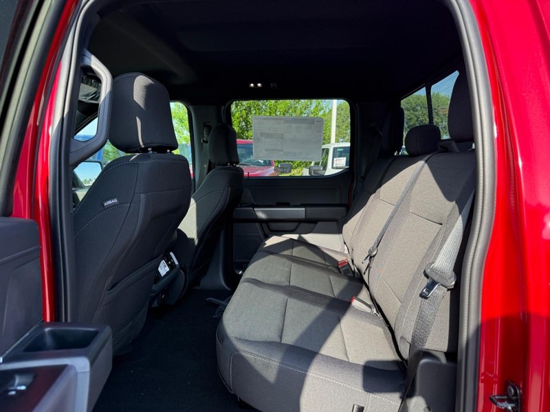 Ford F-150 Vehicle Full-screen Gallery Image 5