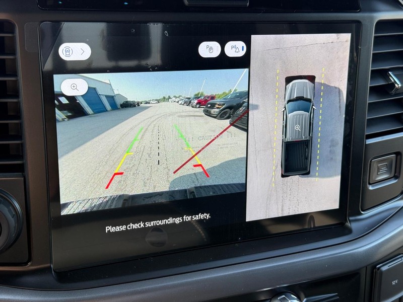 Ford F-150 Vehicle Full-screen Gallery Image 11