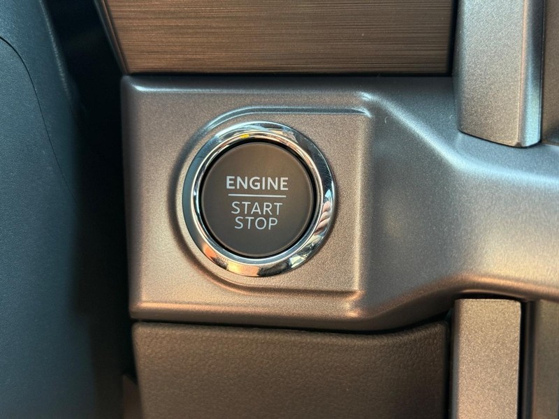 Ford F-150 Vehicle Full-screen Gallery Image 13