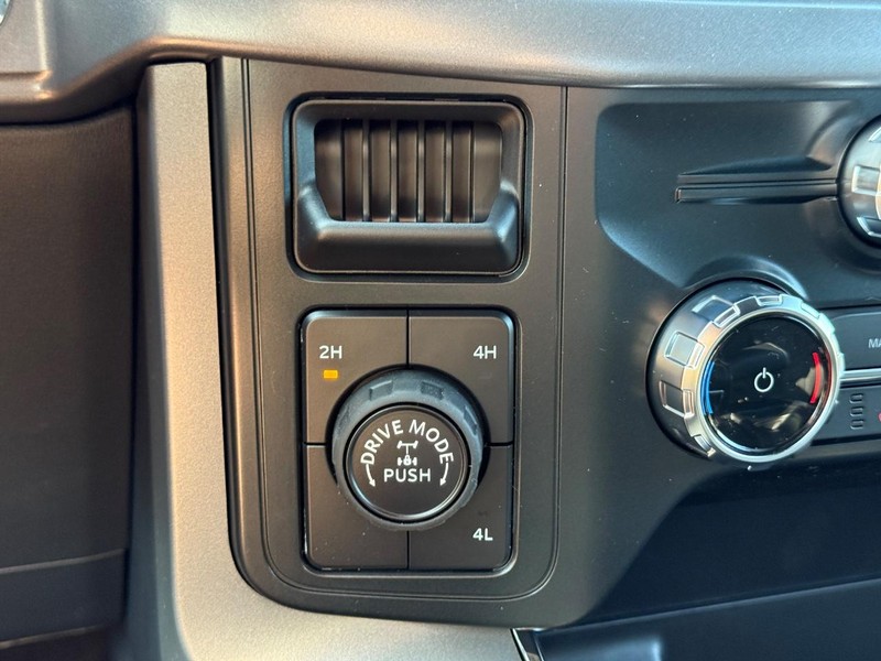 Ford F-150 Vehicle Full-screen Gallery Image 14